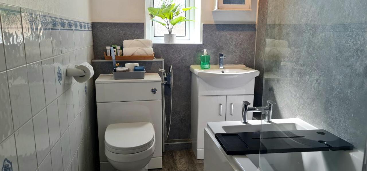 Immaculate 3-Bedrooms Dundee Apartment Екстериор снимка