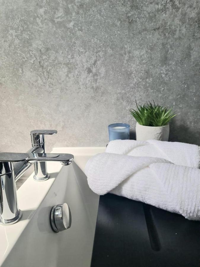 Immaculate 3-Bedrooms Dundee Apartment Екстериор снимка